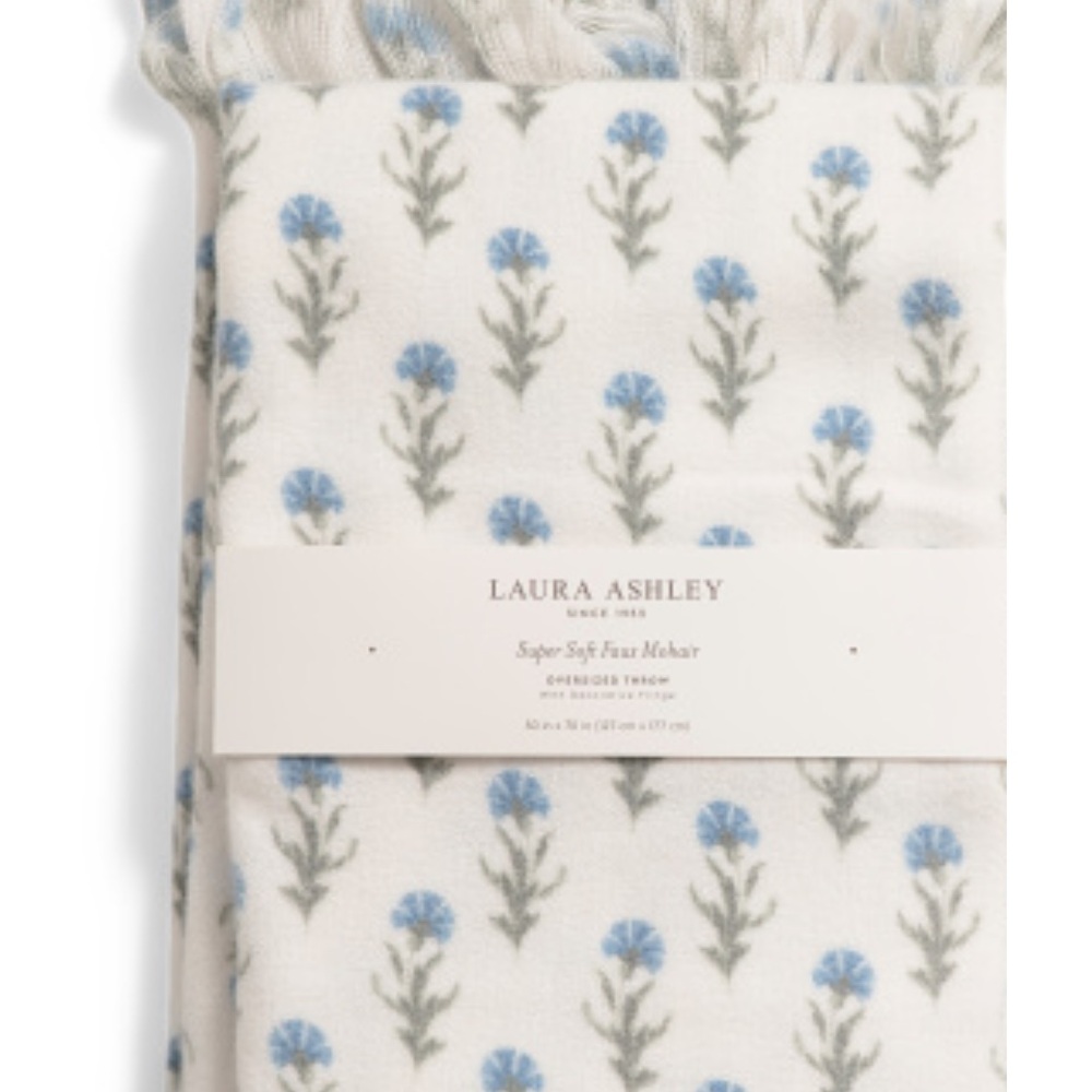 NWT Laura Ashley fringed throw - 50 x 70 - Picture 3 of 3